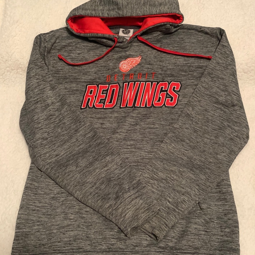 Red wings hoodie. M. Smoke free home